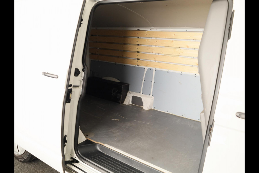 Volkswagen Transporter 2.0 TDI L2H1 28 Comfortline 110 pk | Verlengde garantie | Navigatie via App | Parkeersensoren achter | Cruise control |