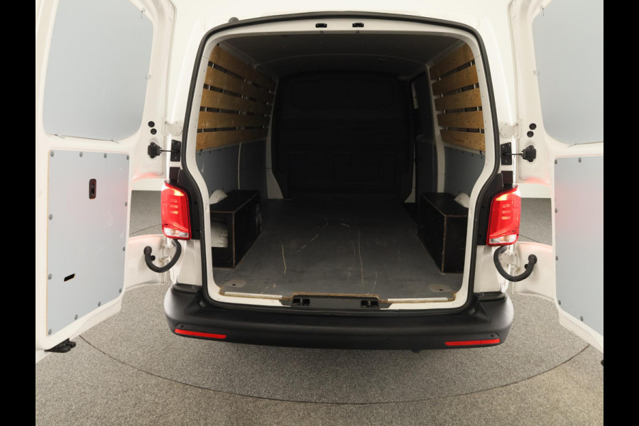 Volkswagen Transporter 2.0 TDI L2H1 28 Comfortline 110 pk | Verlengde garantie | Navigatie via App | Parkeersensoren achter | Cruise control |