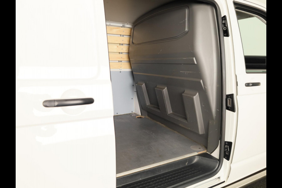 Volkswagen Transporter 2.0 TDI L2H1 28 Comfortline 110 pk | Verlengde garantie | Navigatie via App | Parkeersensoren achter | Cruise control |
