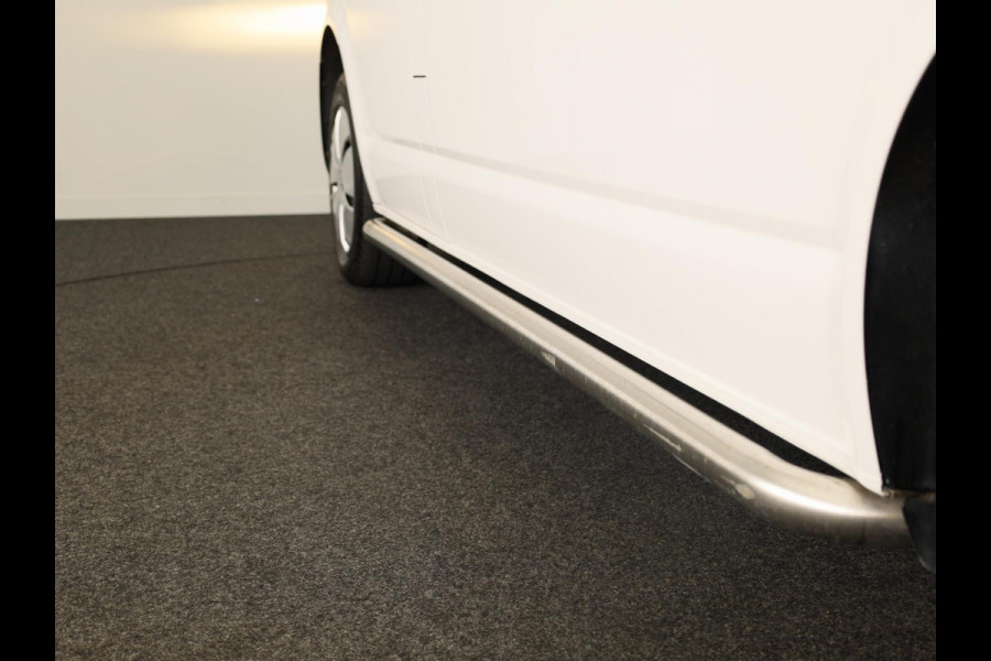 Volkswagen Transporter 2.0 TDI L2H1 28 Comfortline 110 pk | Verlengde garantie | Navigatie via App | Parkeersensoren achter | Cruise control |