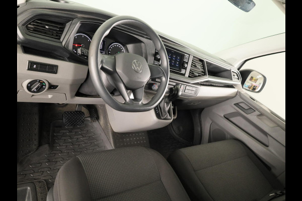 Volkswagen Transporter 2.0 TDI L2H1 32 150PK DSG | Navigatie via app | Parkeersensoren | Trekhaak |