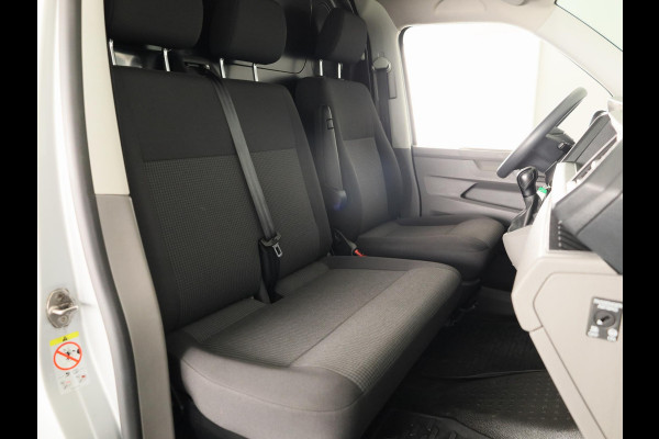 Volkswagen Transporter 2.0 TDI L2H1 32 150PK DSG | Navigatie via app | Parkeersensoren | Trekhaak |