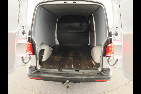 Volkswagen Transporter 2.0 TDI L2H1 32 150PK DSG | Navigatie via app | Parkeersensoren | Trekhaak |