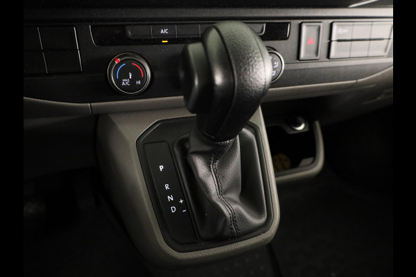 Volkswagen Transporter 2.0 TDI L2H1 32 150PK DSG | Navigatie via app | Parkeersensoren | Trekhaak |