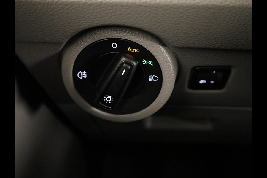 Volkswagen Transporter 2.0 TDI L2H1 32 150PK DSG | Navigatie via app | Parkeersensoren | Trekhaak |