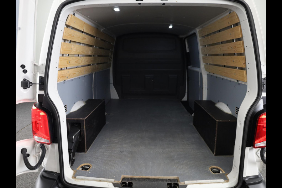 Volkswagen Transporter 2.0 TDI L2H1 28 Comfortline 110 pk | Verlengde garantie | Navigatie via App | Parkeersensoren achter | Cruise control |