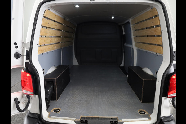 Volkswagen Transporter 2.0 TDI L2H1 28 Comfortline 110 pk | Verlengde garantie | Navigatie via App | Parkeersensoren achter | Cruise control |