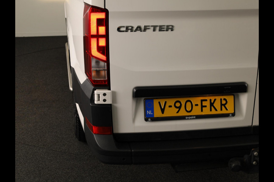 Volkswagen Crafter 35 2.0 TDI L3H3 Comfortline EURO VI 140 pk Automaat | Verlengde garantie | Navigatie | Trekhaak | Parkeersensoren | Achteruitrijcamera |