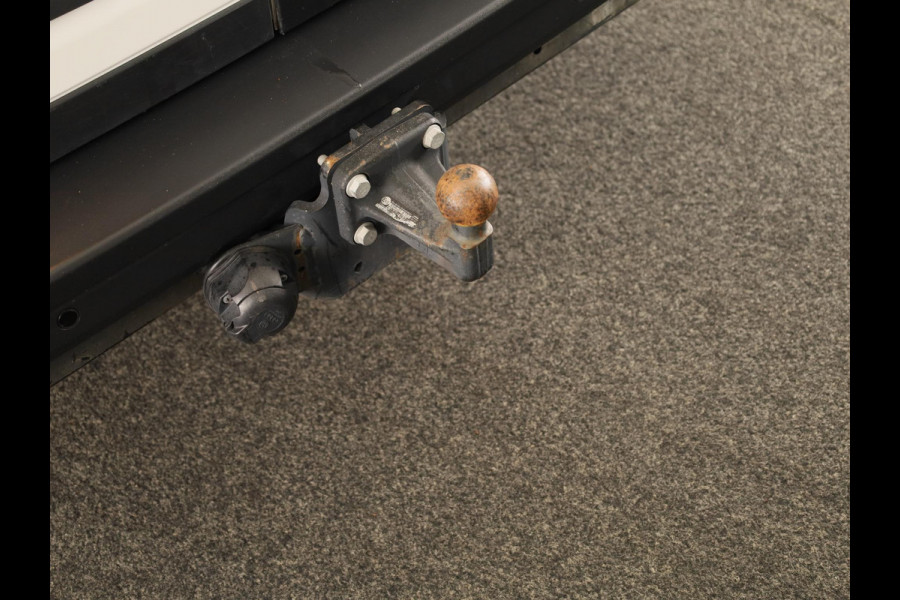 Volkswagen Crafter 35 2.0 TDI L3H3 Comfortline EURO VI 140 pk Automaat | Verlengde garantie | Navigatie | Trekhaak | Parkeersensoren | Achteruitrijcamera |