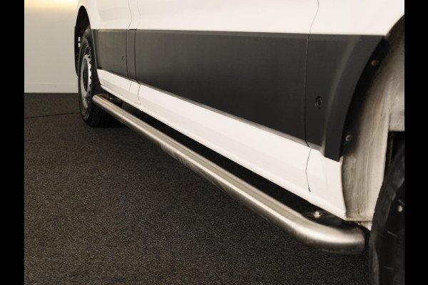Volkswagen Crafter 35 2.0 TDI L3H3 Comfortline EURO VI 140 pk Automaat | Verlengde garantie | Navigatie | Trekhaak | Parkeersensoren | Achteruitrijcamera |