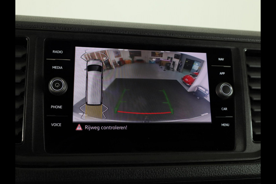 Volkswagen Crafter 35 2.0 TDI L3H3 Comfortline EURO VI 140 pk Automaat | Verlengde garantie | Navigatie | Trekhaak | Parkeersensoren | Achteruitrijcamera |