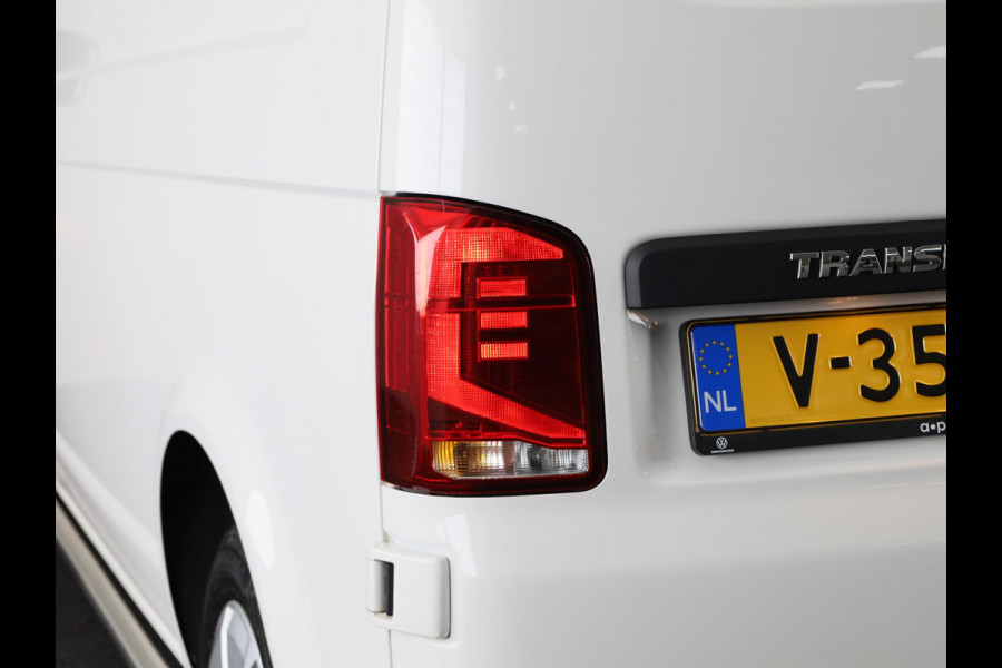 Volkswagen Transporter 2.0 TDI L2H1 28 Comfortline 110 pk | Verlengde garantie | Navigatie via App | Parkeersensoren achter | Cruise control |