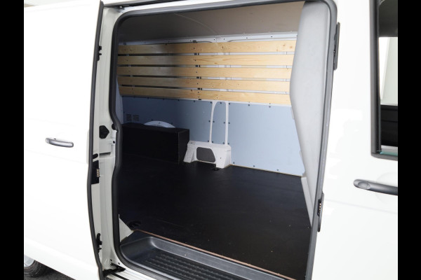 Volkswagen Transporter 2.0 TDI L2H1 28 Comfortline 110 pk | Verlengde garantie | Navigatie via App | Parkeersensoren achter | Cruise control |