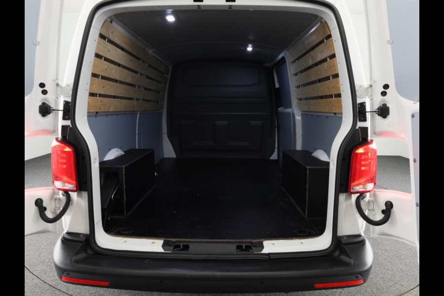 Volkswagen Transporter 2.0 TDI L2H1 28 Comfortline 110 pk | Verlengde garantie | Navigatie via App | Parkeersensoren achter | Cruise control |