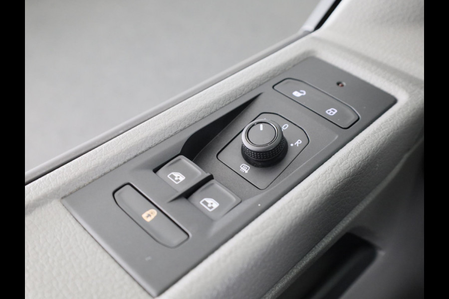 Volkswagen Transporter 2.0 TDI L2H1 28 Comfortline 110 pk | Verlengde garantie | Navigatie via App | Parkeersensoren achter | Cruise control |