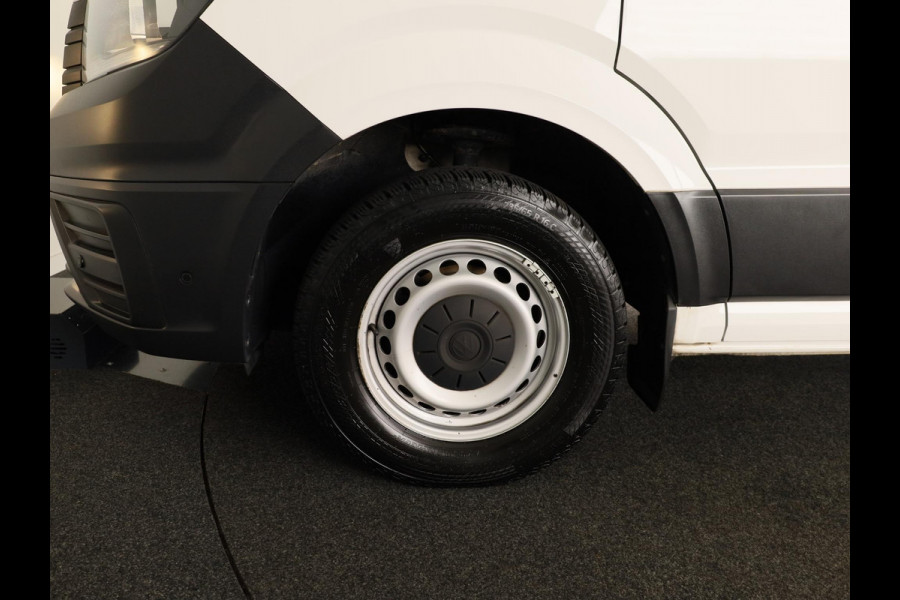 Volkswagen Crafter 35 2.0 TDI L3H2 140 PK | Navigatie via app | Bijrijdersbank | Airco | Side Assist | Inklapbare spiegels | Parkeersensoren voor en achter |