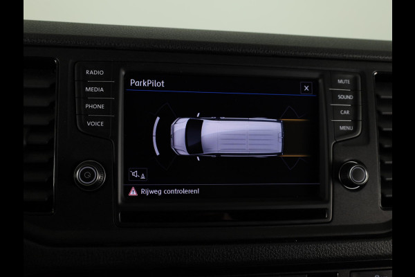 Volkswagen Crafter 35 2.0 TDI L3H2 140 PK | Navigatie via app | Bijrijdersbank | Airco | Side Assist | Inklapbare spiegels | Parkeersensoren voor en achter |