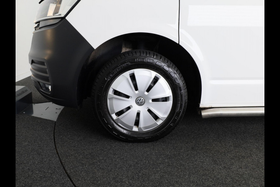 Volkswagen Transporter 2.0 TDI L2H1 28 Comfortline 110 pk | Verlengde garantie | Navigatie via App | Parkeersensoren achter | Cruise control |