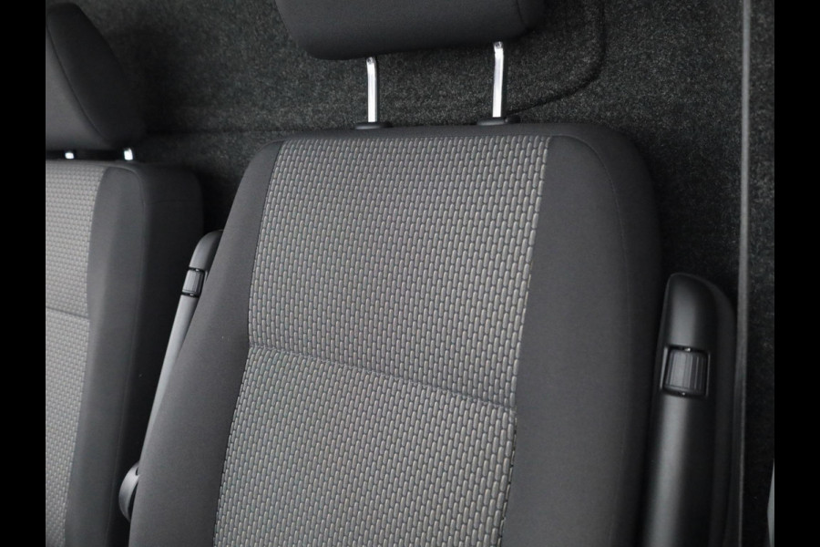 Volkswagen Transporter 2.0 TDI L2H1 28 Comfortline 110 pk | Verlengde garantie | Navigatie via App | Parkeersensoren achter | Cruise control |