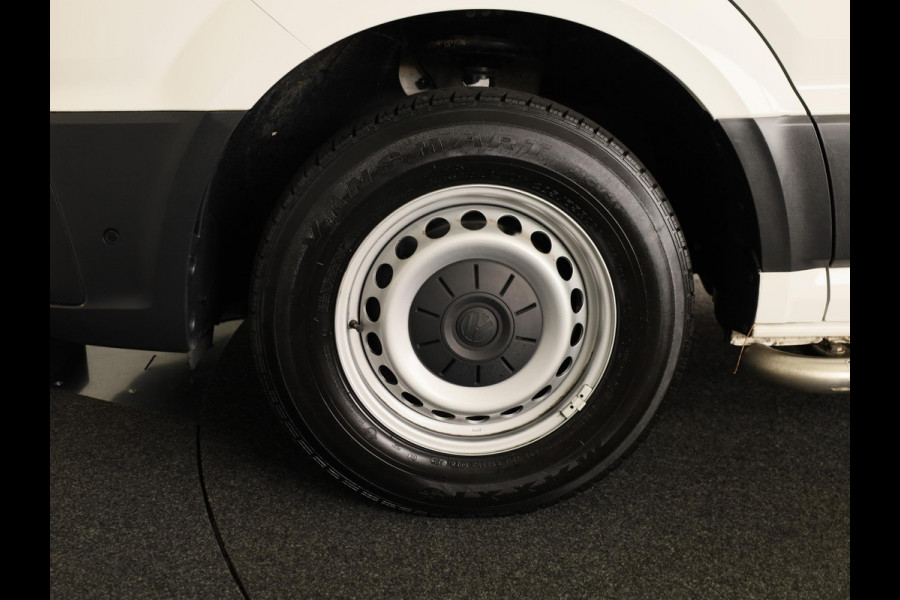 Volkswagen Crafter 35 2.0 TDI L3H3 Exclusive EURO VI 140 pk Automaat | Verlengde garantie | Navigatie | Parkeersensoren | Achteruitrijcamera | Cruise control |