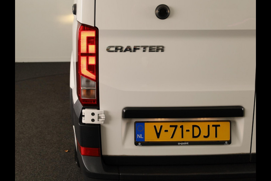 Volkswagen Crafter 35 2.0 TDI L3H3 Exclusive EURO VI 140 pk Automaat | Verlengde garantie | Navigatie | Parkeersensoren | Achteruitrijcamera | Cruise control |