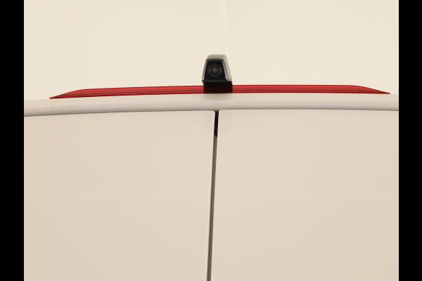 Volkswagen Crafter 35 2.0 TDI L3H3 Exclusive EURO VI 140 pk Automaat | Verlengde garantie | Navigatie | Parkeersensoren | Achteruitrijcamera | Cruise control |