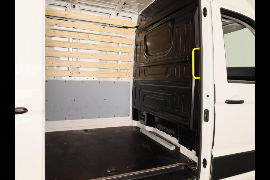 Volkswagen Crafter 35 2.0 TDI L3H3 Exclusive EURO VI 140 pk Automaat | Verlengde garantie | Navigatie | Parkeersensoren | Achteruitrijcamera | Cruise control |