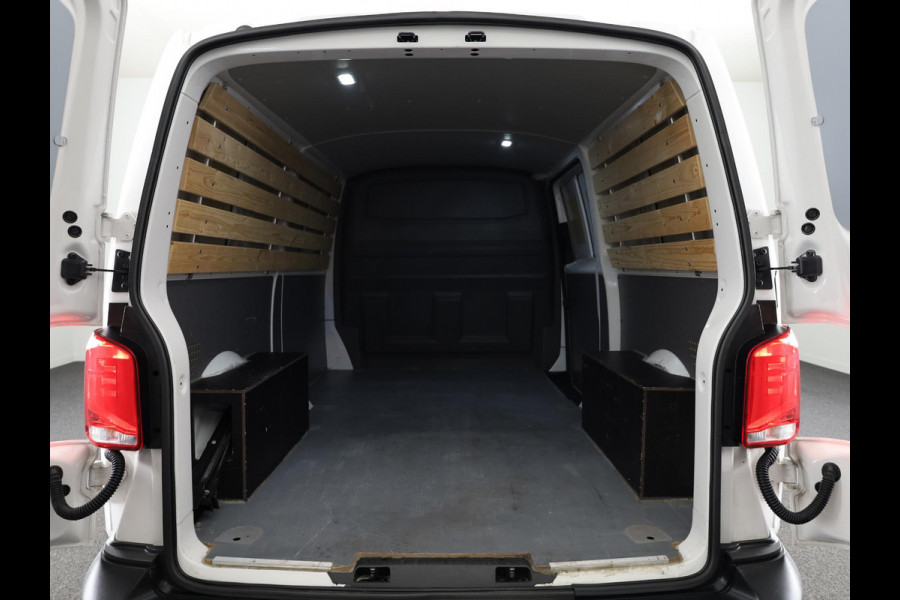 Volkswagen Transporter 2.0 TDI L2H1 28 Comfortline 110 pk | Verlengde garantie | Navigatie via App | Parkeersensoren achter | Cruise control |