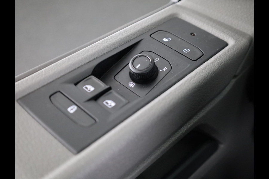 Volkswagen Transporter 2.0 TDI L2H1 28 Comfortline 110 pk | Verlengde garantie | Navigatie via App | Parkeersensoren achter | Cruise control |