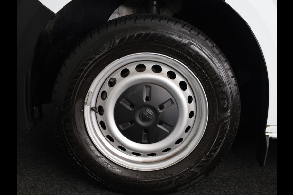 Volkswagen Transporter 2.0 TDI L2H1 30 Life | 110 PK Hand | Styling pakket | Camera | App Connect | Trekhaak |