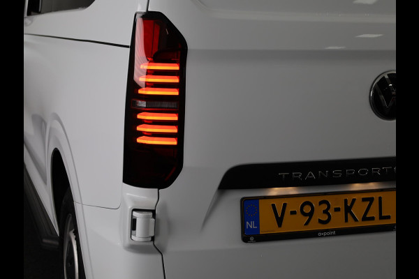 Volkswagen Transporter 2.0 TDI L2H1 30 Life | 110 PK Hand | Styling pakket | Camera | App Connect | Trekhaak |