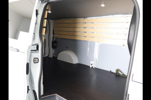 Volkswagen Transporter 2.0 TDI L2H1 30 Life | 110 PK Hand | Styling pakket | Camera | App Connect | Trekhaak |