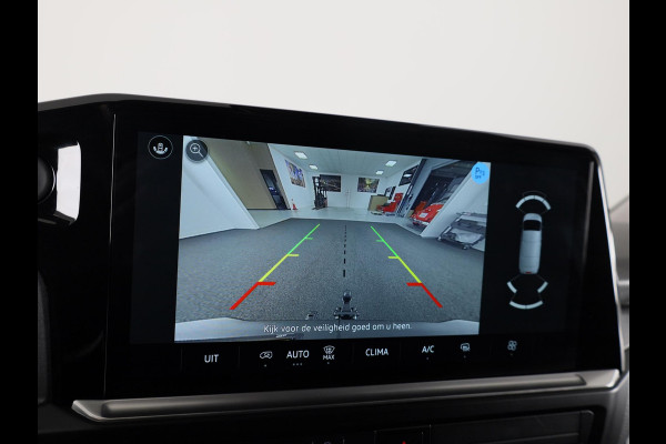 Volkswagen Transporter 2.0 TDI L2H1 30 Life | 110 PK Hand | Styling pakket | Camera | App Connect | Trekhaak |