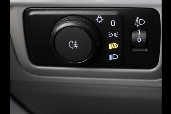 Volkswagen Transporter 2.0 TDI L2H1 30 Life | 110 PK Hand | Styling pakket | Camera | App Connect | Trekhaak |