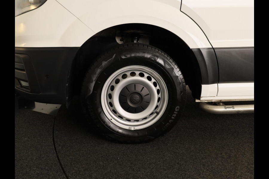 Volkswagen Crafter 35 2.0 TDI L3H3 Comfortline EURO VI 140 pk Automaat | Verlengde garantie | Navigatie | Trekhaak | Parkeersensoren | Achteruitrijcamera | Cruise control |