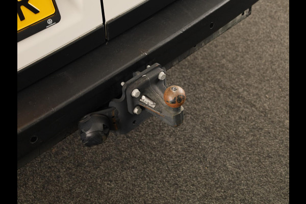 Volkswagen Crafter 35 2.0 TDI L3H3 Comfortline EURO VI 140 pk Automaat | Verlengde garantie | Navigatie | Trekhaak | Parkeersensoren | Achteruitrijcamera | Cruise control |