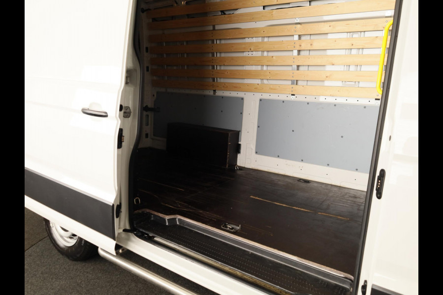 Volkswagen Crafter 35 2.0 TDI L3H3 Comfortline EURO VI 140 pk Automaat | Verlengde garantie | Navigatie | Trekhaak | Parkeersensoren | Achteruitrijcamera | Cruise control |
