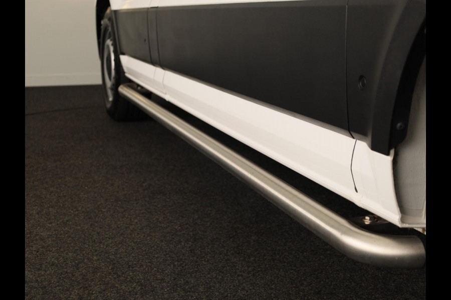 Volkswagen Crafter 35 2.0 TDI L3H3 Comfortline EURO VI 140 pk Automaat | Verlengde garantie | Navigatie | Trekhaak | Parkeersensoren | Achteruitrijcamera | Cruise control |
