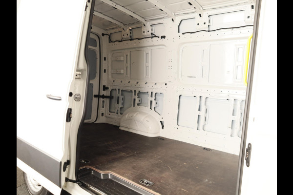 Volkswagen Crafter 35 2.0 TDI L3H3 Highline EURO VI 140 pk Automaat | Verlengde garantie | Navigatie | Parkeersensoren | Achteruitrijcamera | Cruise control |