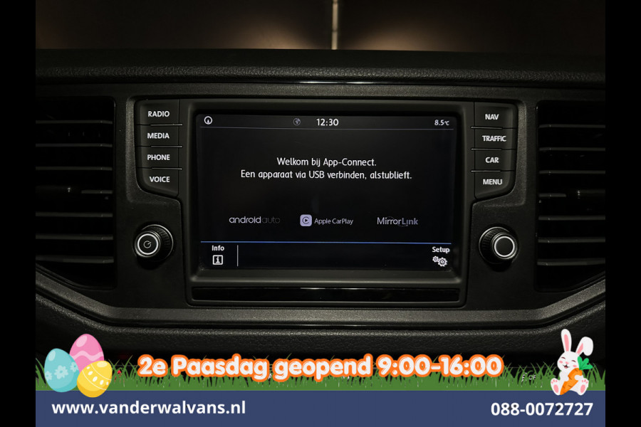 Volkswagen Crafter 2.0 TDI 140pk L3H3 L2H2 Euro6 Airco | Navigatie | Apple Carplay | Cruisecontrol Android Auto, Bijrijdersbank, 3000kg trekvermogen, zilver