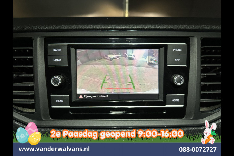 Volkswagen Crafter 2.0 TDI 141pk L3H3 L2H2 Euro6 Airco | Camera | Apple Carplay | Android Auto | Cruisecontrol | Massagestoel Chauffeursstoel, 2800kg trekvermogen