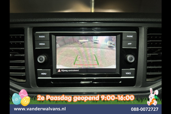 Volkswagen Crafter 2.0 TDI 141pk L3H3 L2H2 Euro6 Airco | Camera | Apple Carplay | Android Auto | Cruisecontrol | Massagestoel Chauffeursstoel, 2800kg trekvermogen