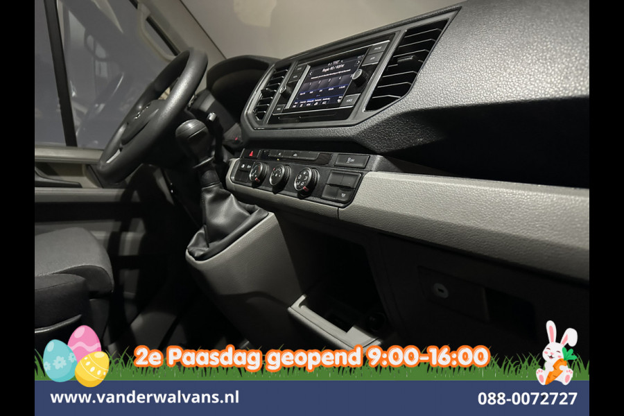 Volkswagen Crafter 2.0 TDI 141pk L3H3 L2H2 Euro6 Airco | Camera | Apple Carplay | Android Auto | Cruisecontrol | Massagestoel Chauffeursstoel, 2800kg trekvermogen
