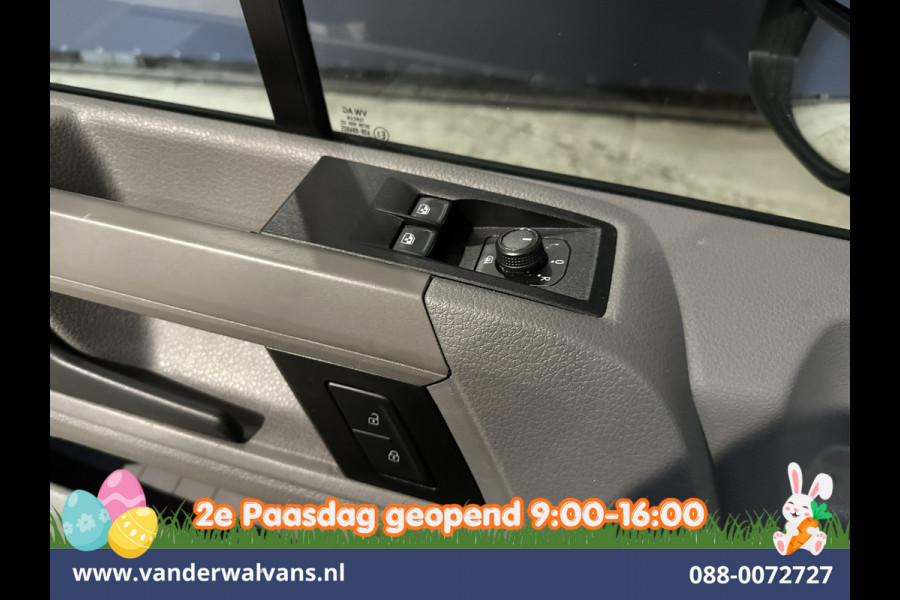 Volkswagen Crafter 2.0 TDI 141pk L3H3 L2H2 Euro6 Airco | Camera | Apple Carplay | Android Auto | Cruisecontrol | Massagestoel Chauffeursstoel, 2800kg trekvermogen