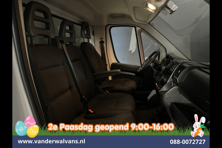 Peugeot Boxer 2.2 BlueHDi 141pk Bakwagen 436cm Lang Laadklep Euro6 Airco | Cruisecontrol | 1055kg laadvermogen Camera, Bijrijdersbank