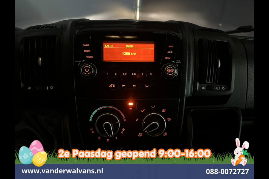 Peugeot Boxer 2.2 BlueHDi 141pk Bakwagen 436cm Lang Laadklep Euro6 Airco | Cruisecontrol | 1055kg laadvermogen Camera, Bijrijdersbank