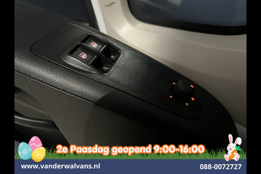 Peugeot Boxer 2.2 BlueHDi 141pk Bakwagen 436cm Lang Laadklep Euro6 Airco | Cruisecontrol | 1055kg laadvermogen Camera, Bijrijdersbank