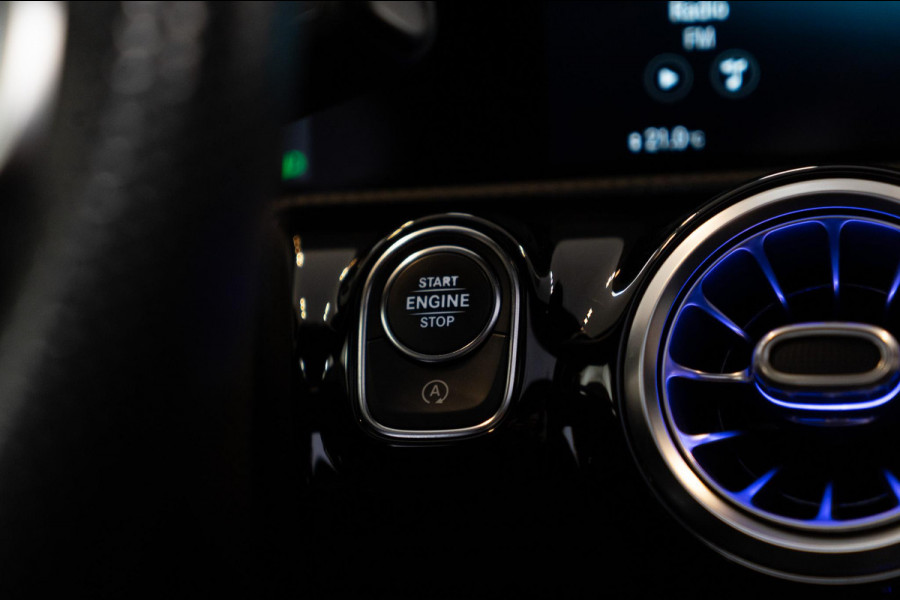 Mercedes-Benz A-Klasse 200 Business AMG Night Pakket Pano|Cruise|Camera|Keyless