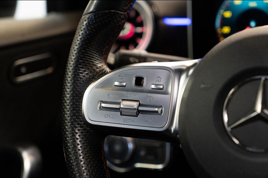 Mercedes-Benz A-Klasse 200 Business AMG Night Pakket Pano|Cruise|Camera|Keyless