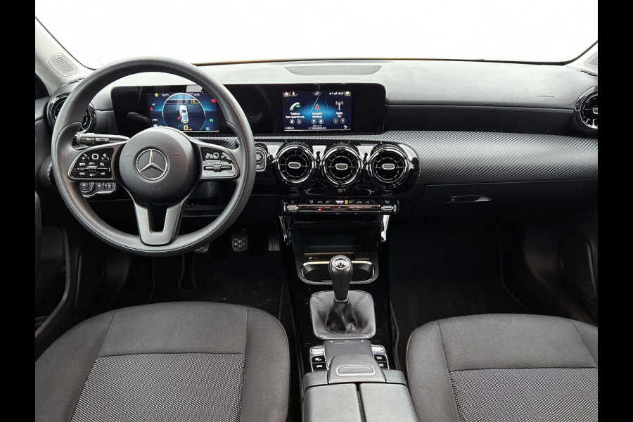Mercedes-Benz A-Klasse 200 NAVI | CRUISE | 18” AMG | STOELVERWARMING